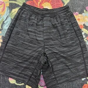 Lululemon Athletica Men's Black Patterned Athletic Shorts